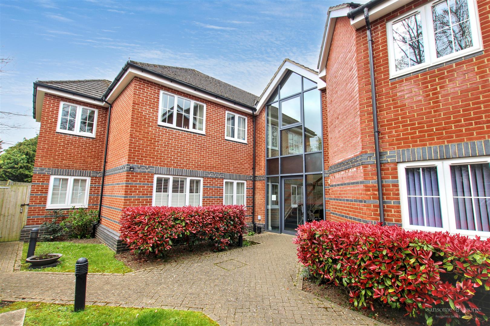 2 bed property in Armour Road, Reading